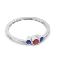 Petite Three Stone Bezel Treta Band