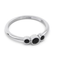 Smile Three Stone Bezel Trika Band