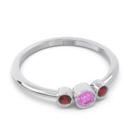 Smile Three Stone Bezel Trika Band