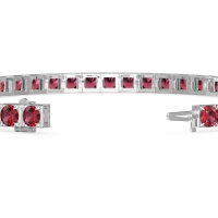 Classic Box Setting Tennis Bracelet